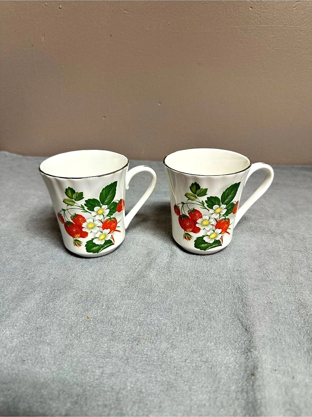 Queen's Virginia Strawberry Floral Mugs Set of 2 in White & Green